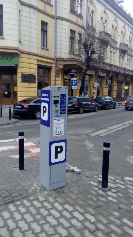 В центре Ивано-Франковска заработал первый паркомат