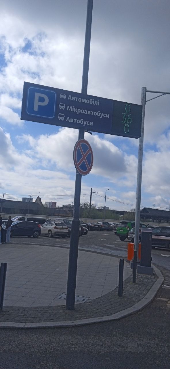 Паркувальний комплекс СЕА на залізничному вокзалі у Львові