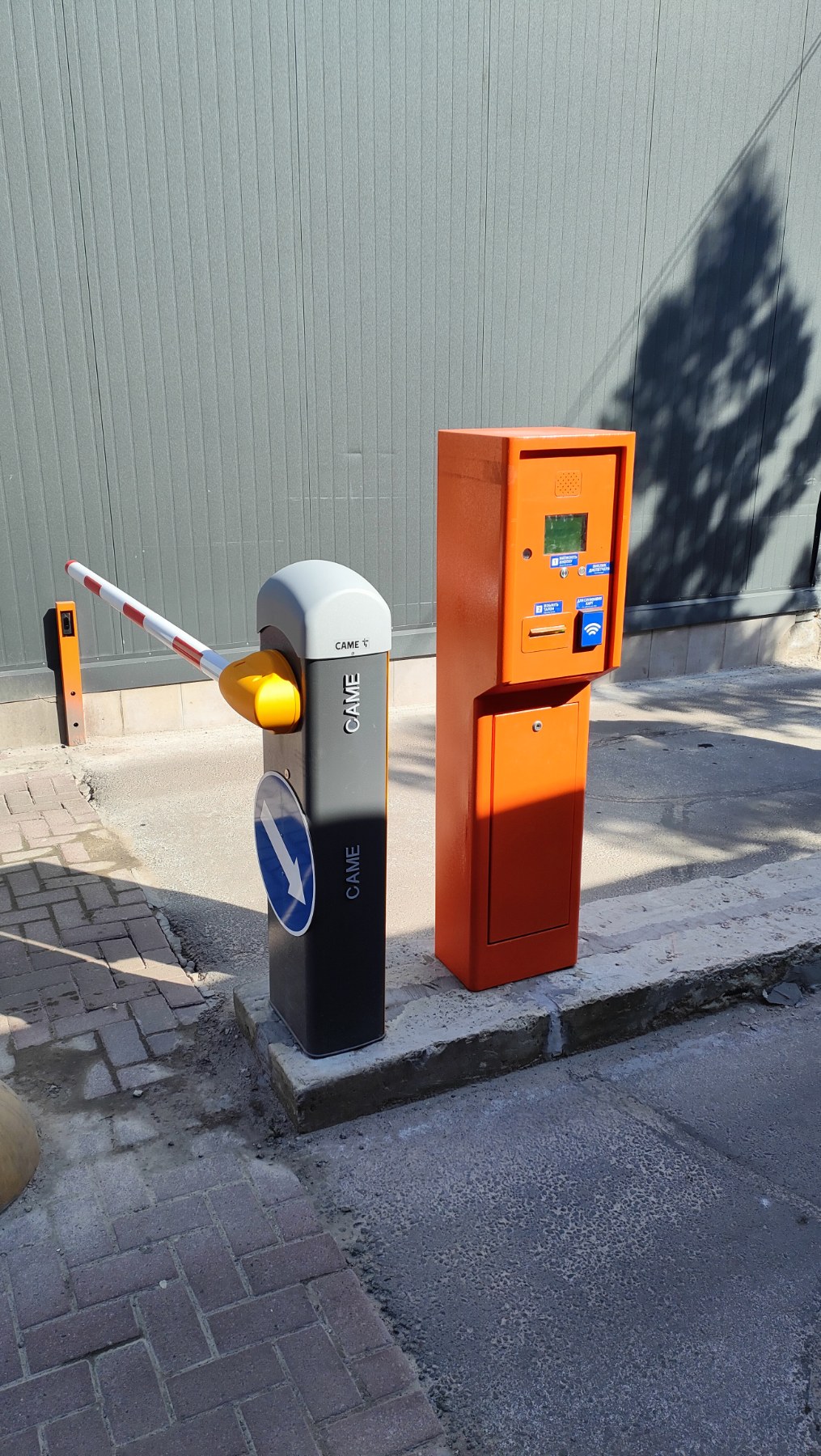 Автоматична парковка виробництва СЕА у Самборі