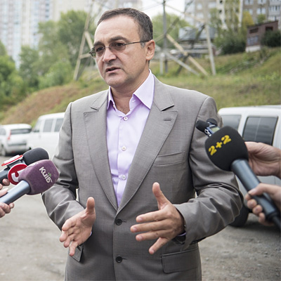 Как заявил первый заместитель председателя КГГА Игорь Никонов, Киев может зарабатывать на городских парковках 39,5 миллиона гривен в год, если все они, согласно решению Киевсовета, легализуют свою деятельность.